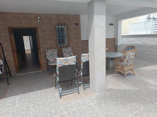 Casa unifamiliar a 10 pasos de la arena con parking