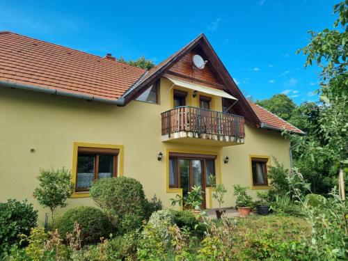 Sunflower Apartment, Napraforgóapartman