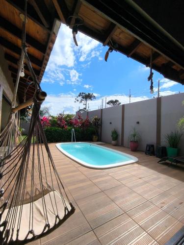 Kolam renang di atau dekat dengan Casa Rústica com piscina