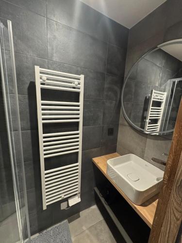 a bathroom with a sink and a mirror at Studio pied des pistes Les Gets - 4 pers rénové in Les Gets