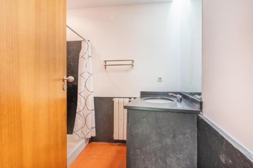 a bathroom with a sink and a shower at Casa Azevinho - Caniçada Gêres in Soengas