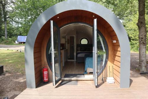 Gambar di galeri bagi Pods At Buckland's Glamping di Handcross