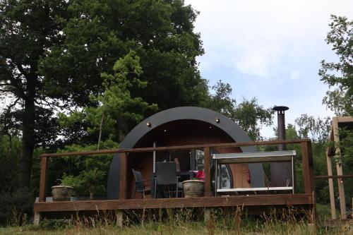 Taman di luar Pods At Buckland's Glamping