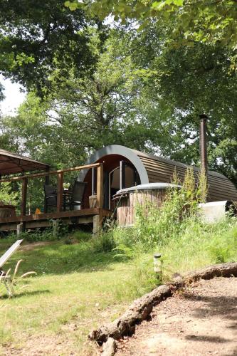 Taman di luar Pods At Buckland's Glamping