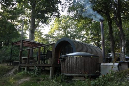 Gambar di galeri bagi Pods At Buckland's Glamping di Handcross