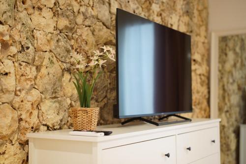 a television sitting on top of a white dresser at La Marina Case Vacanze in Augusta
