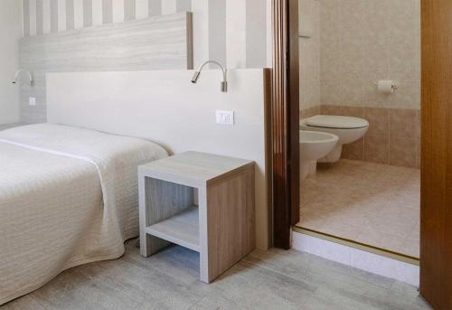 Koupelna v ubytování Hotel Miralago