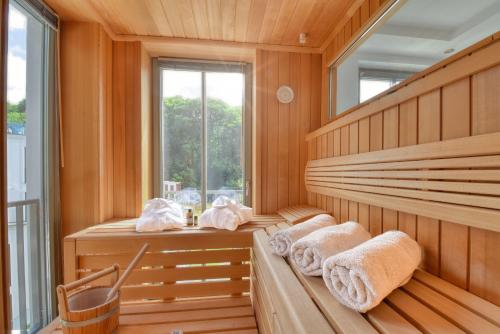 Et opholdsområde på Ferienwohnung Spa Penthouse in der Villa Amalie Binz