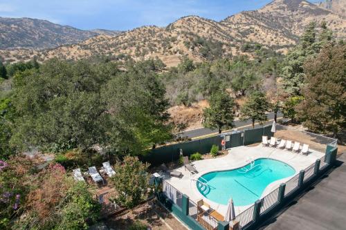 an overhead view of a swimming pool with mountains in the background at The Moro | Sequoia Motel RM3 in Three Rivers