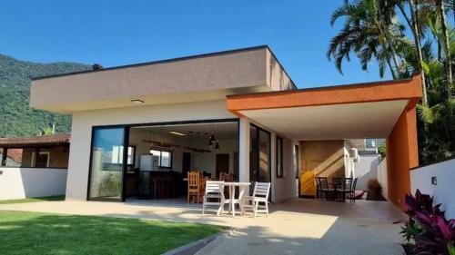 En generel udsigt til bjerge eller udsigt til bjerge taget fra feriehuset