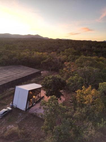 an overhead view of a building in the woods at Chale Baru - AC - rio e ofuro - Cavalcante in Teresina de Goias