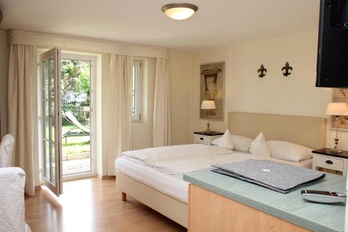 En eller flere senge i et værelse på Hotel zur Sonne