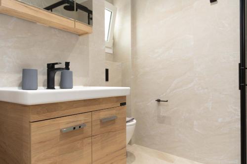 SKG High End Suites