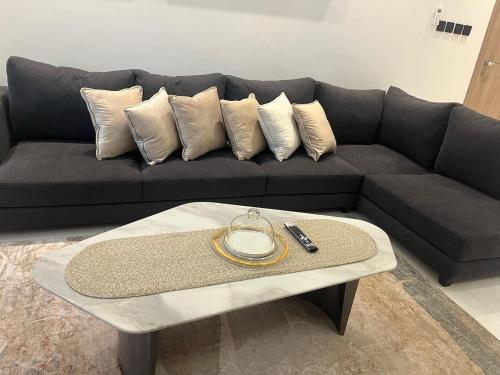 Ein Sitzbereich in der Unterkunft شقة فاخرة مع إطلالة مركزية بالقرب من الحرم والخدمات