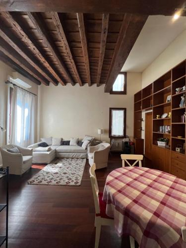 a living room with a couch and a bed at Montecchio in Padova