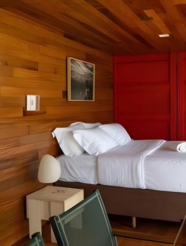 Una cama o camas en una habitación de Refúgio em casa container