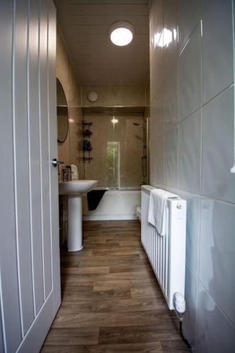 a bathroom with a sink and a toilet and a shower at Modern apartment - sleeps 4 in Fife