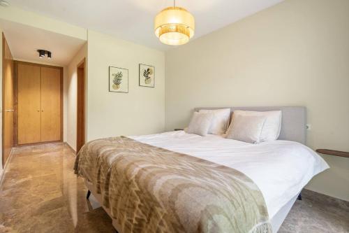 Apartment with Private Garden - Swimming pool And Family-Friendly photo 8