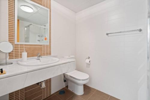 Apartment with Private Garden - Swimming pool And Family-Friendly photo 13