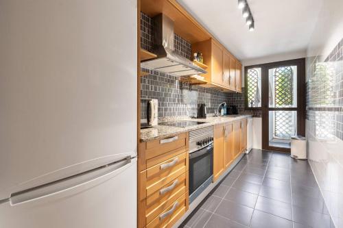 Apartment with Private Garden - Swimming pool And Family-Friendly photo 15