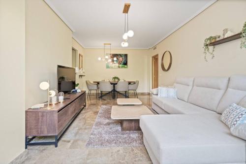 Apartment with Private Garden - Swimming pool And Family-Friendly photo 3