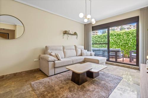 Apartment with Private Garden - Swimming pool And Family-Friendly photo 6