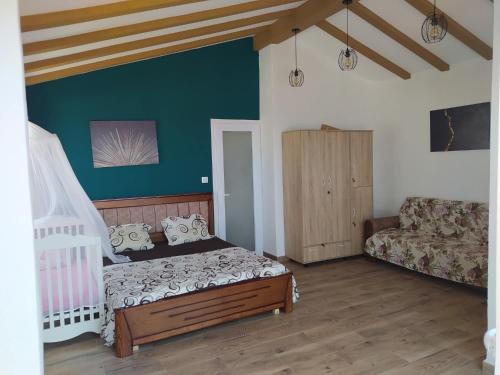 a bedroom with a bed and a couch in a room at Gîte de vacances Béjaïa in Bejaïa
