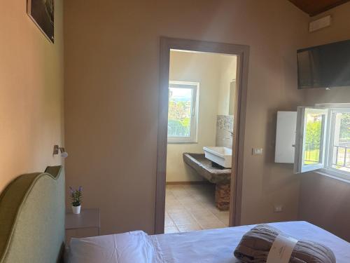 Katil atau katil-katil dalam bilik di UGO Luxury Rooms