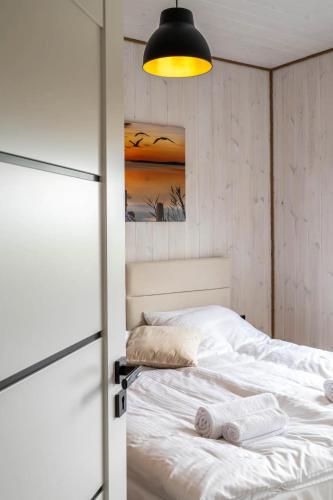 a bedroom with a bed with towels on it at Osada Kalwa in Tylkowo
