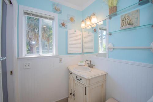 Φωτογραφία από το άλμπουμ του 380 Tarpon Blvd σε Fripp Island