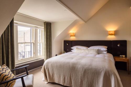 a bedroom with a large bed and a window at 3 John's Place Townhouse in Edinburgh