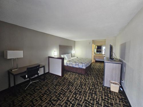 Кровать или кровати в номере Motel 6 Jackson MS Southwest