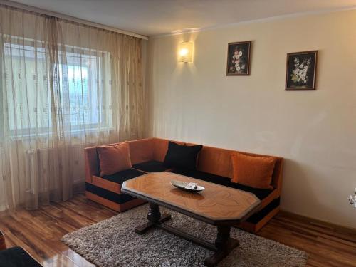 Zona de estar de Ap 3 camere decomandate in apropiere de plaja Perla, Constanta