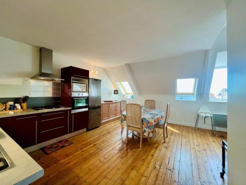 Køkken eller tekøkken på La Petite Cachette de Grandcamp - Seafront view