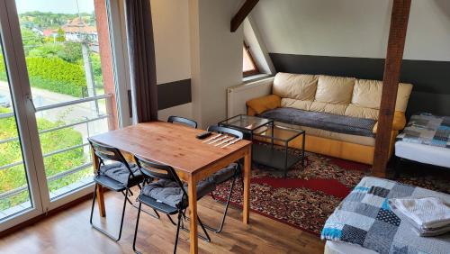 a living room with a table and a couch at Pokoje u Piotra in Tczew