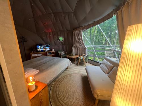 Katil atau katil-katil dalam bilik di Na Skraju Lasu Domek na Drzewie & Glamping