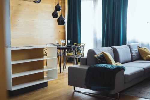 Stylish 2-BR apartment, 100 sqm ǀ AC, Free parking, Terrace