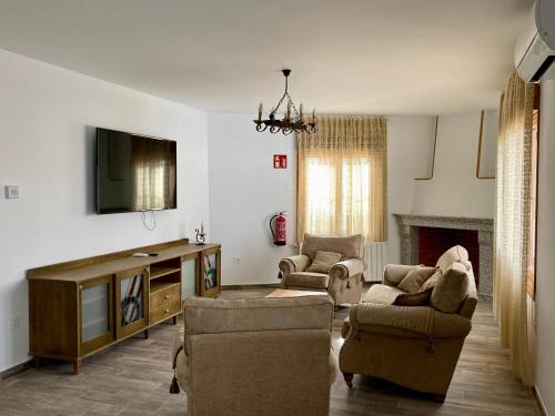 Gallery image of Rural getaway ideal for outdoor activities with jacuzzi in El Peral