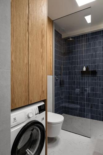 Bilik mandi di Bursztynowy Widok - apartament z bezpośrednim dostępem do plaży oraz widokiem na morze