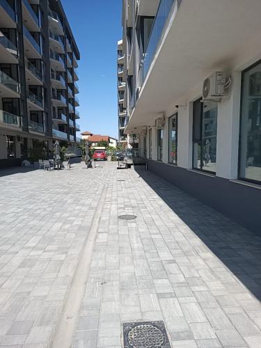 an empty sidewalk in front of a building at Apartament Camy - Meraki Resort & SPA in Mamaia Sat/Năvodari