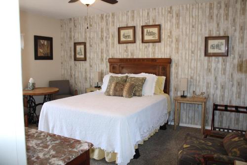 Postel nebo postele na pokoji v ubytování The Bonnie Inn Unit 1