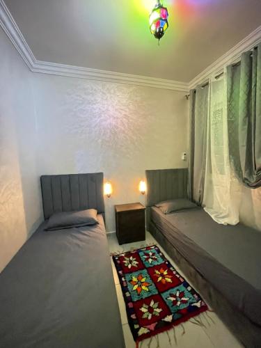 Giường trong phòng chung tại Airport Apartment