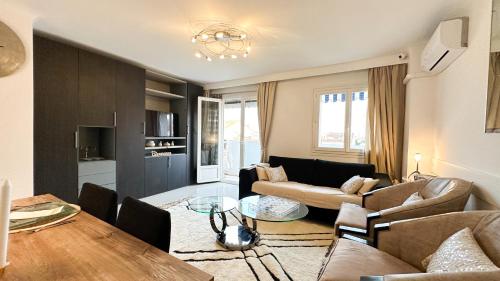 Beautiful renovated luxury apartment terrace parking