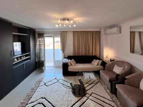 Beautiful renovated luxury apartment terrace parking