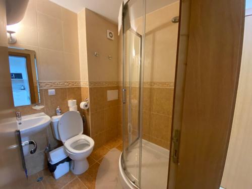 Ένα μπάνιο στο Top Complex Apartment on the Beach