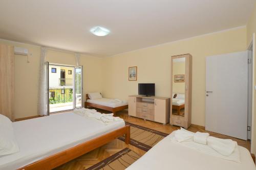 Ένα ή περισσότερα κρεβάτια σε δωμάτιο στο Apartments Begovic