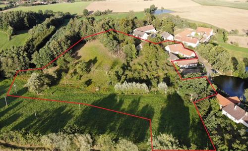 an aerial view of a house with a red line at 02 JURTA hnědá v jablečném sadu 