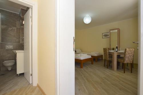 Ένα μπάνιο στο Apartments Begovic