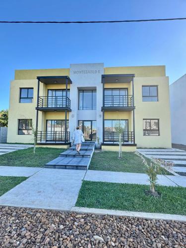 Το κτήριο όπου στεγάζεται  το διαμέρισμα