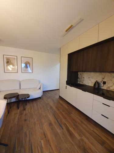 Kuchyň nebo kuchyňský kout v ubytování Apartament Łynova z parkingiem podziemnym